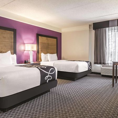 La Quinta By Wyndham Alexandria Airport Hotell Eksteriør bilde