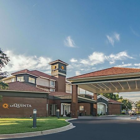 La Quinta By Wyndham Alexandria Airport Hotell Eksteriør bilde