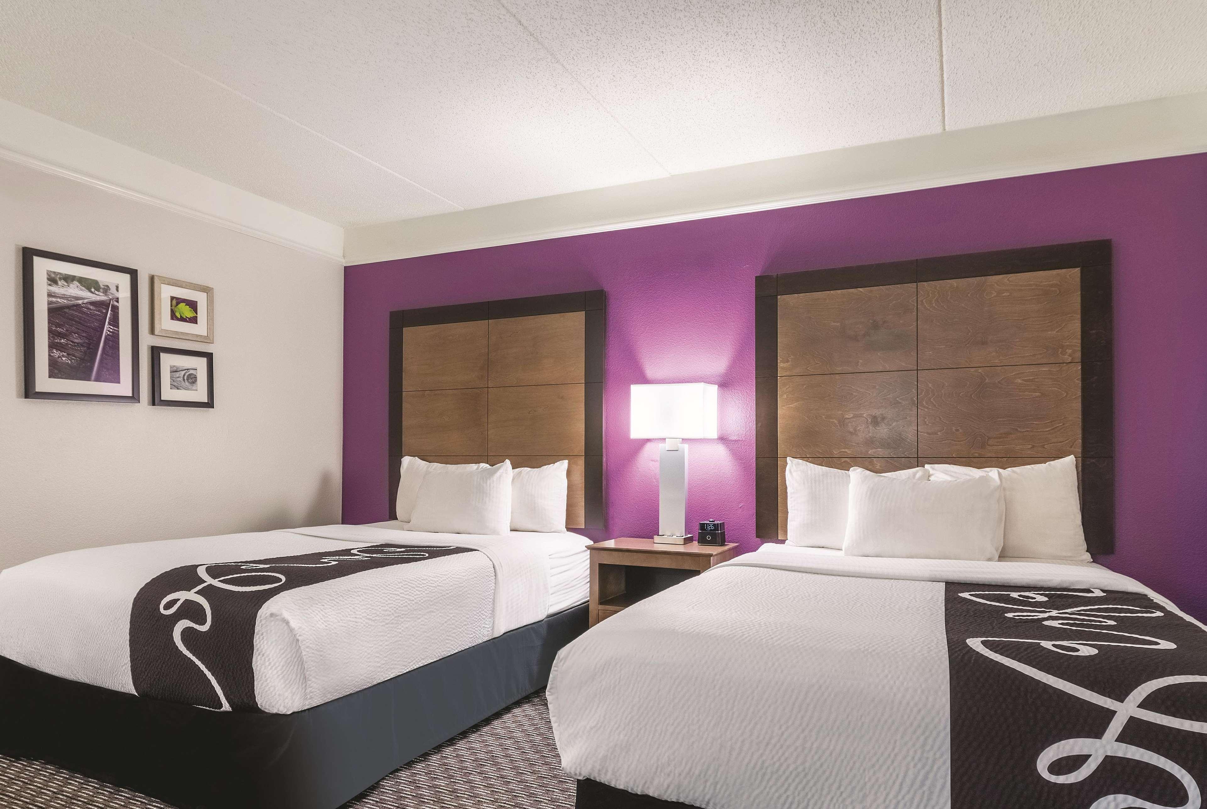 La Quinta By Wyndham Alexandria Airport Hotell Eksteriør bilde