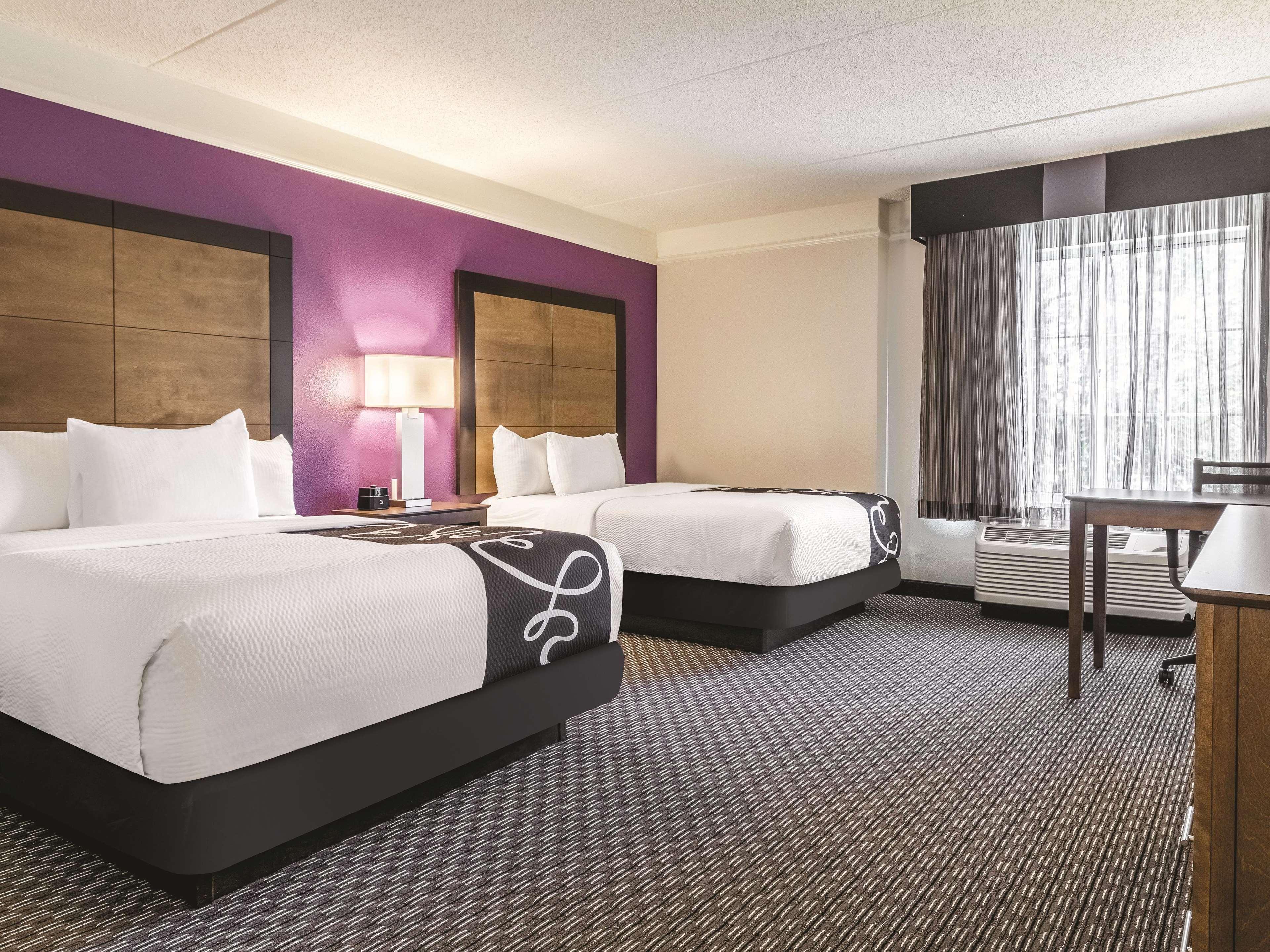 La Quinta By Wyndham Alexandria Airport Hotell Eksteriør bilde