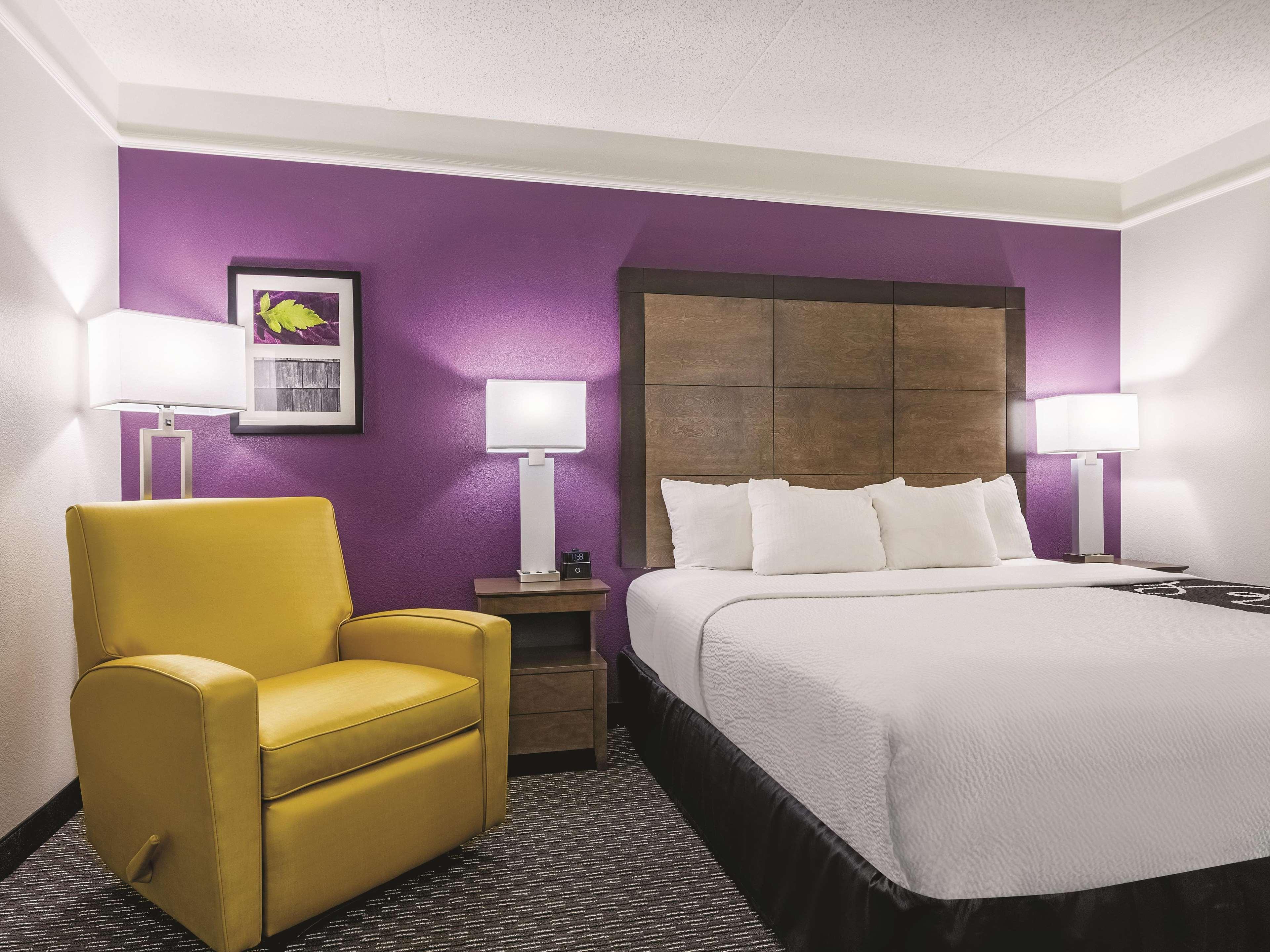 La Quinta By Wyndham Alexandria Airport Hotell Eksteriør bilde
