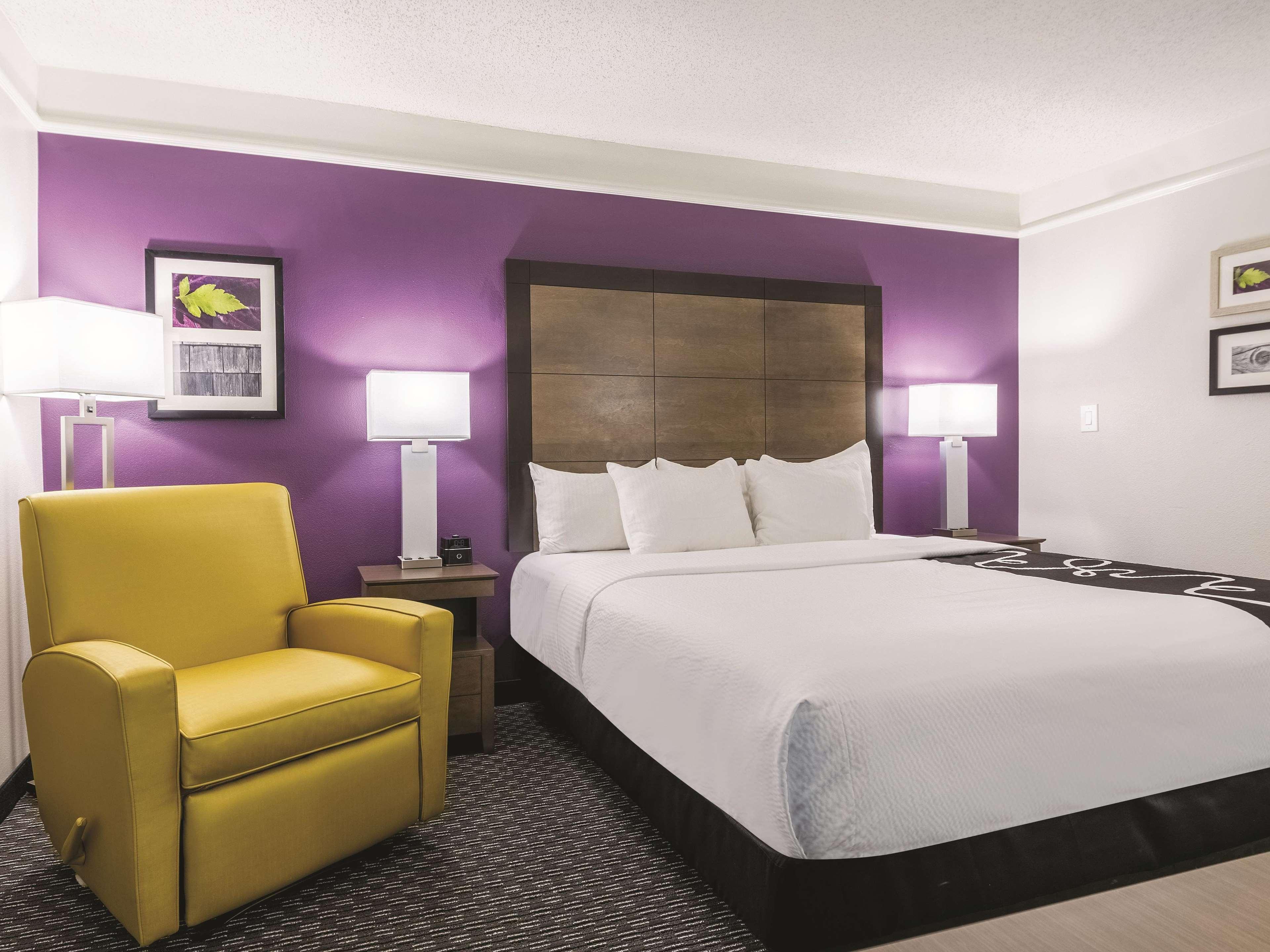 La Quinta By Wyndham Alexandria Airport Hotell Eksteriør bilde