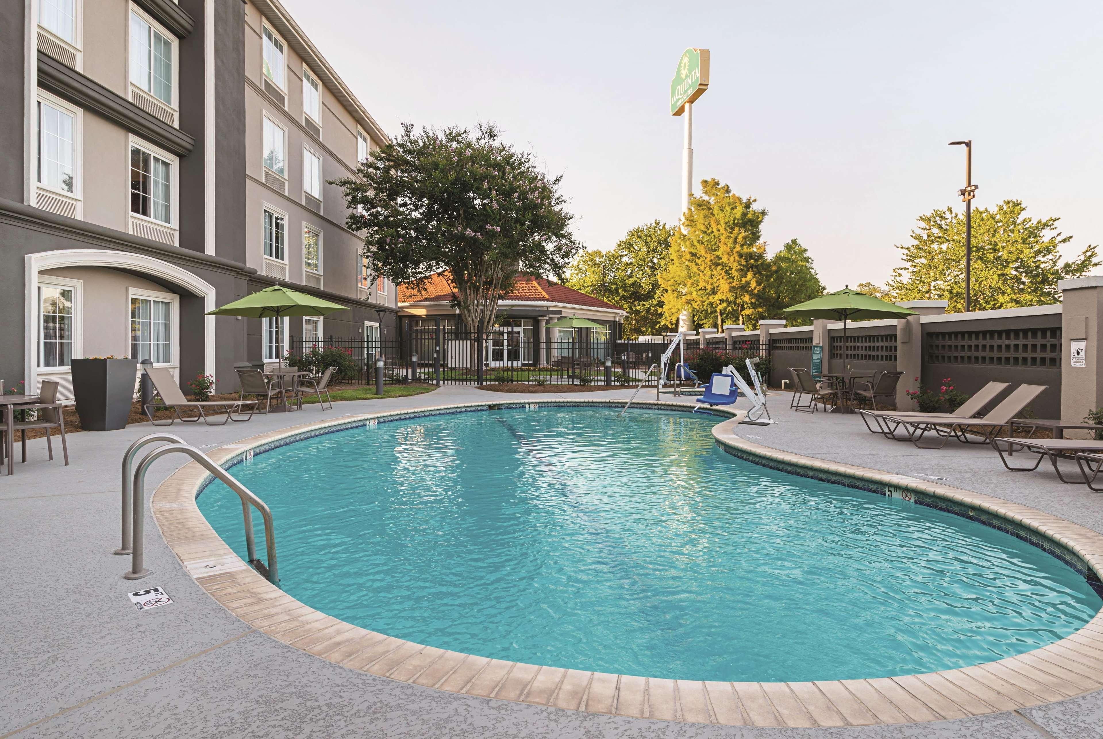 La Quinta By Wyndham Alexandria Airport Hotell Eksteriør bilde