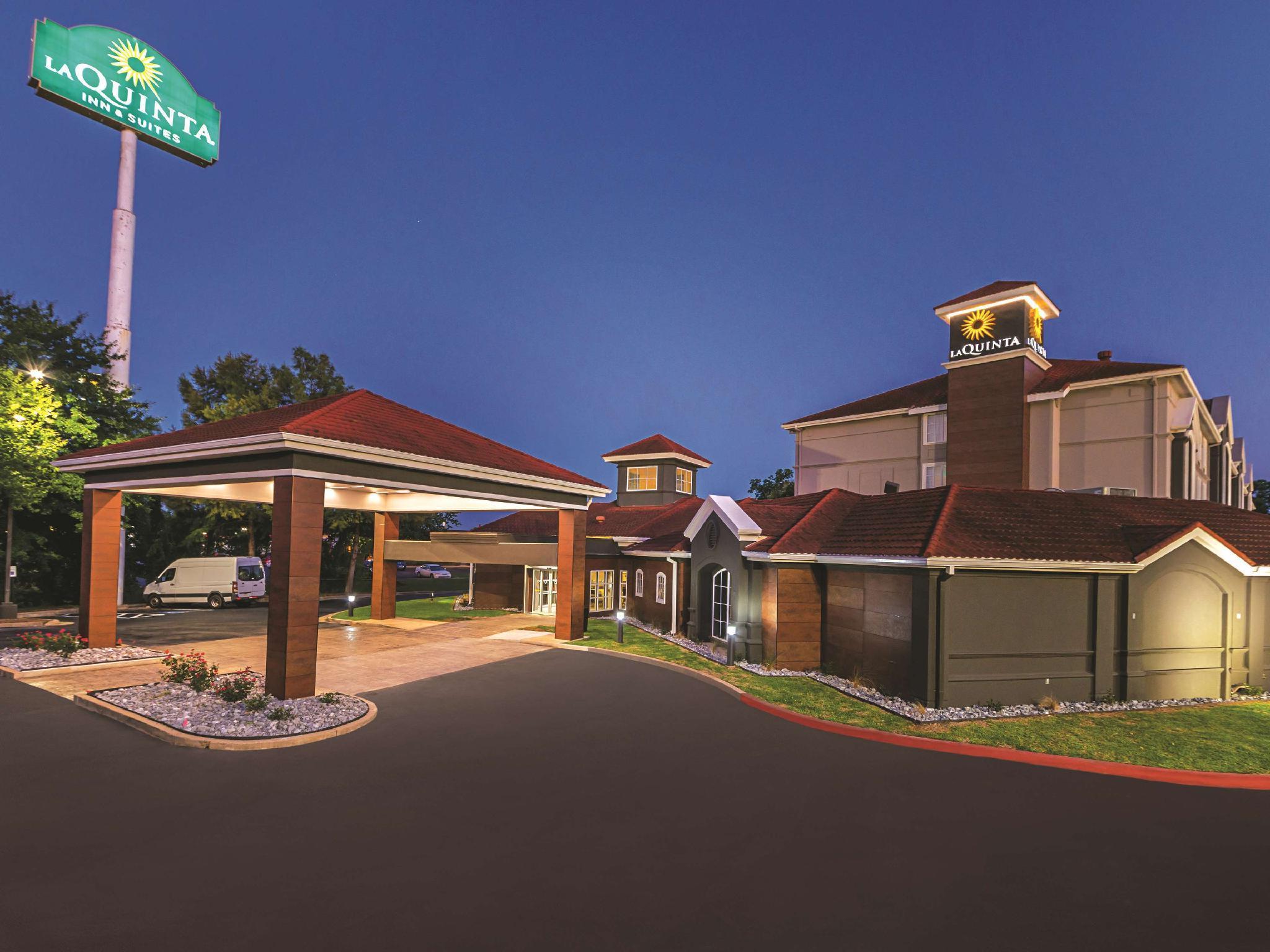 La Quinta By Wyndham Alexandria Airport Hotell Eksteriør bilde