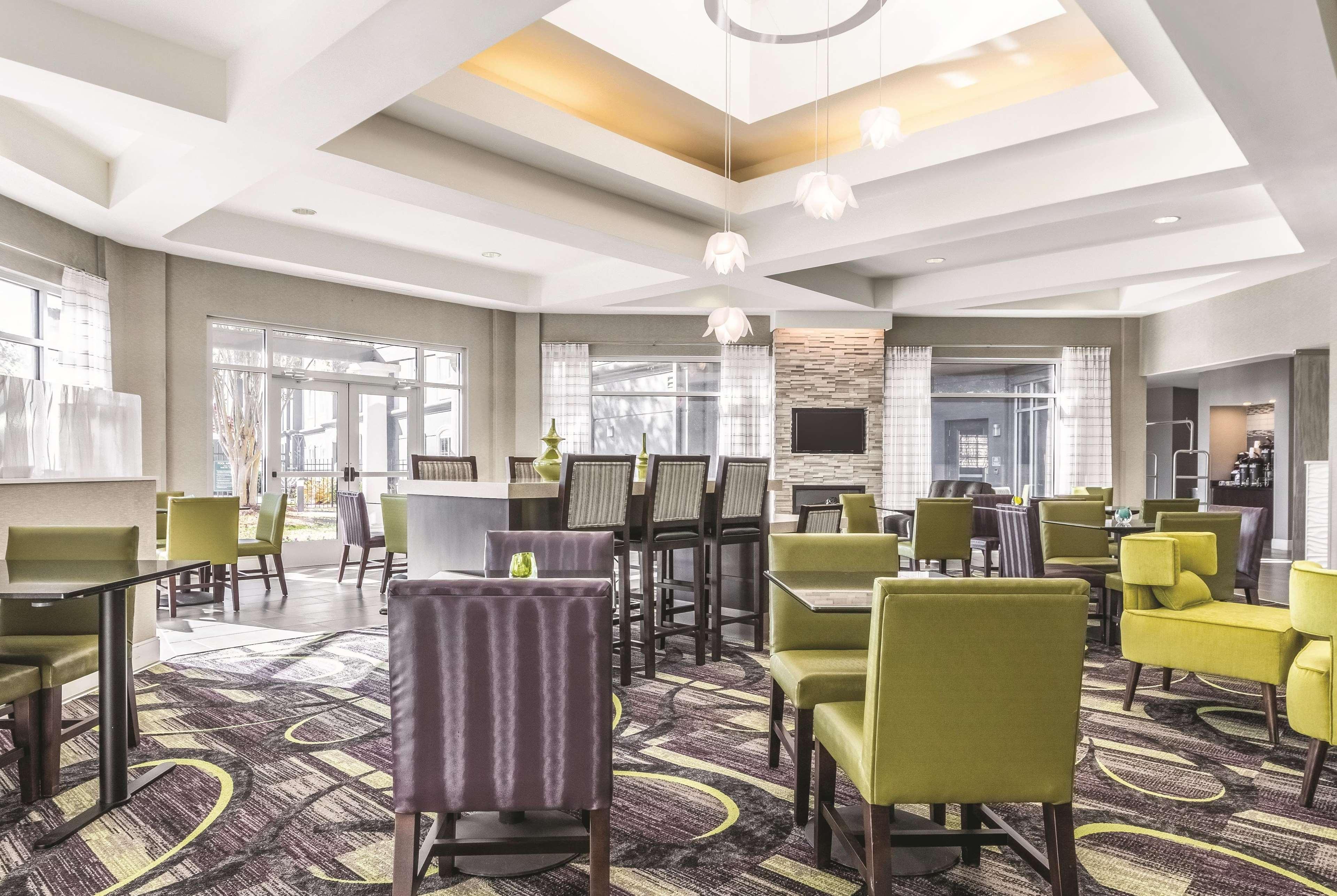 La Quinta By Wyndham Alexandria Airport Hotell Eksteriør bilde