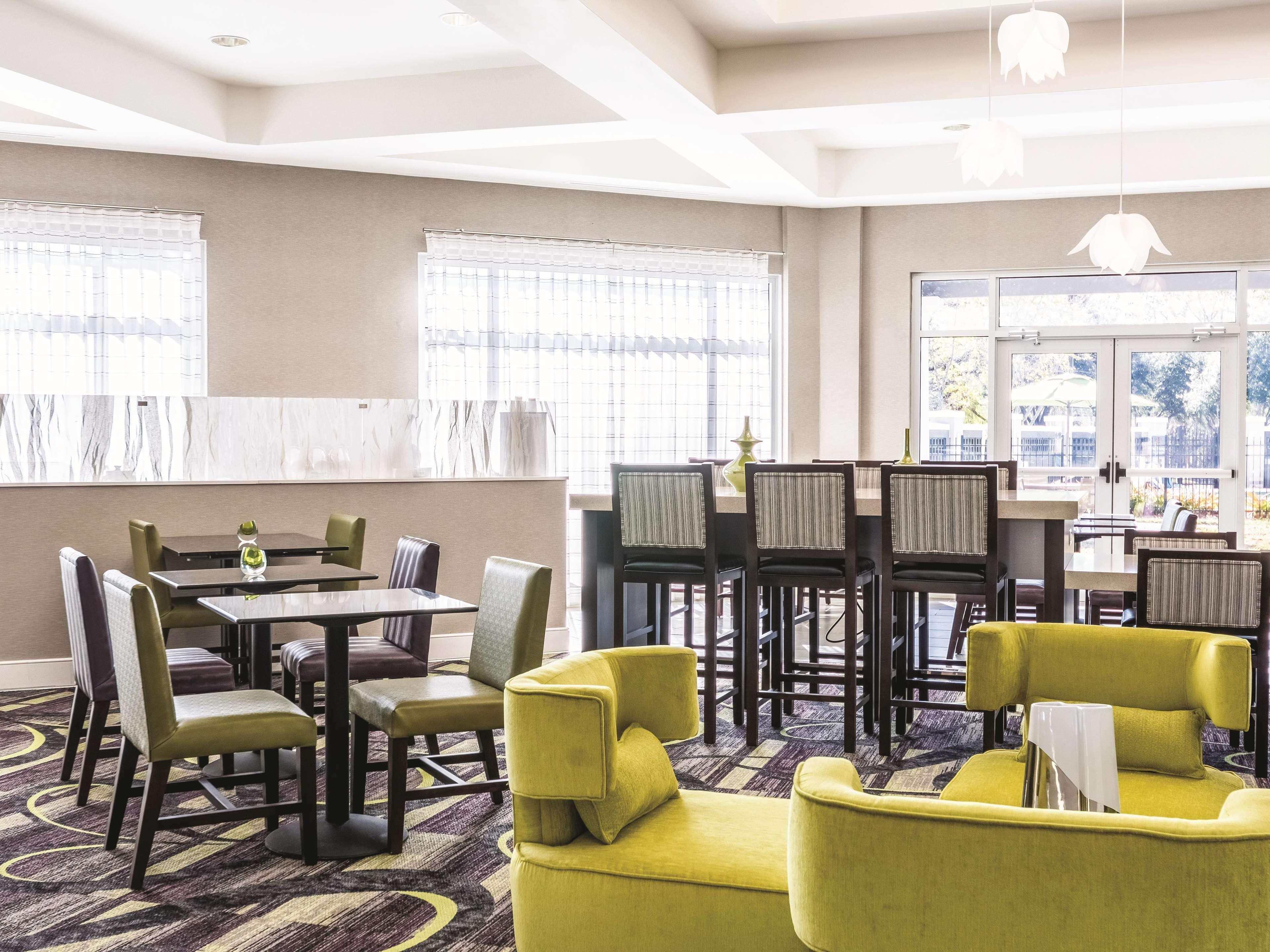 La Quinta By Wyndham Alexandria Airport Hotell Eksteriør bilde