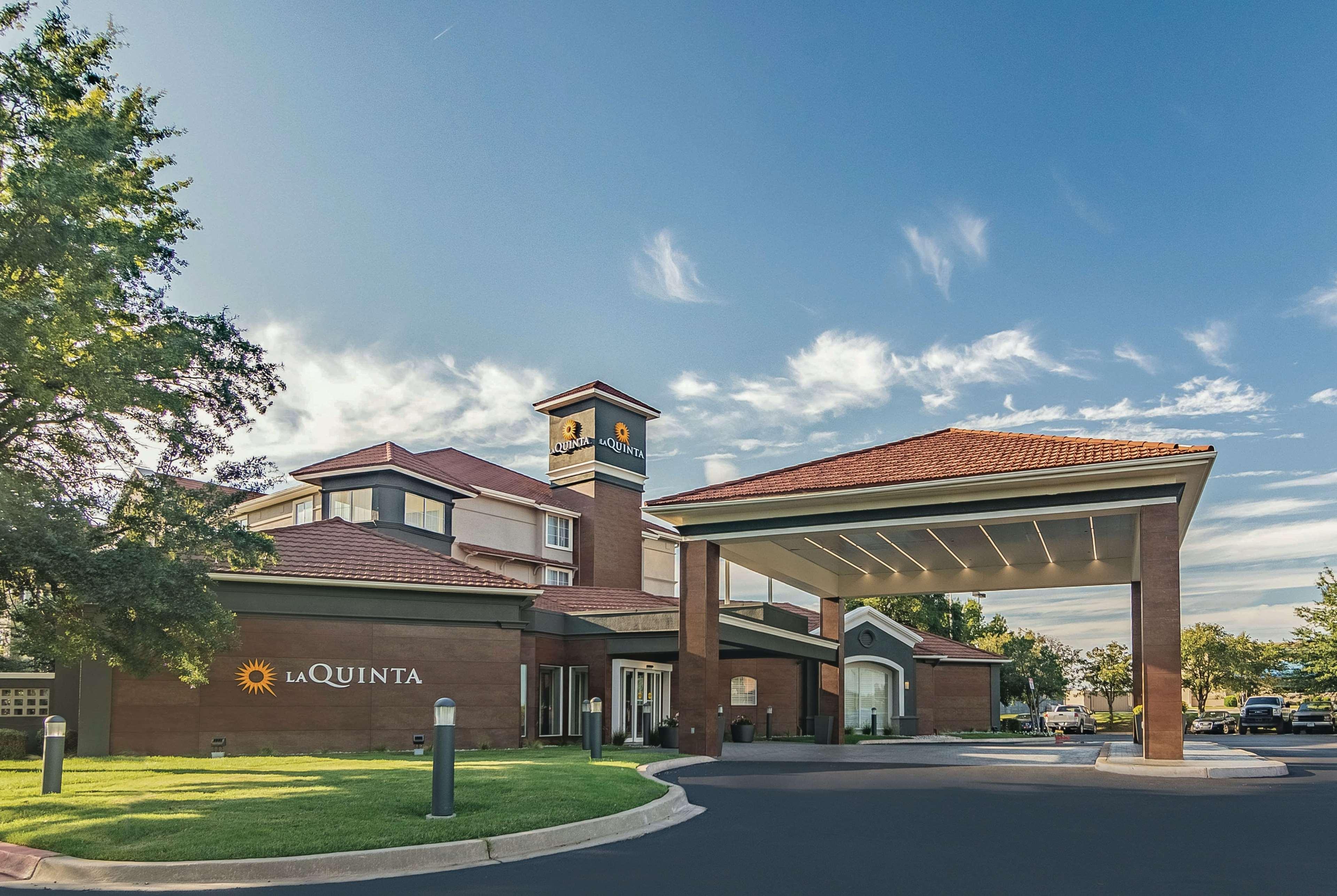 La Quinta By Wyndham Alexandria Airport Hotell Eksteriør bilde