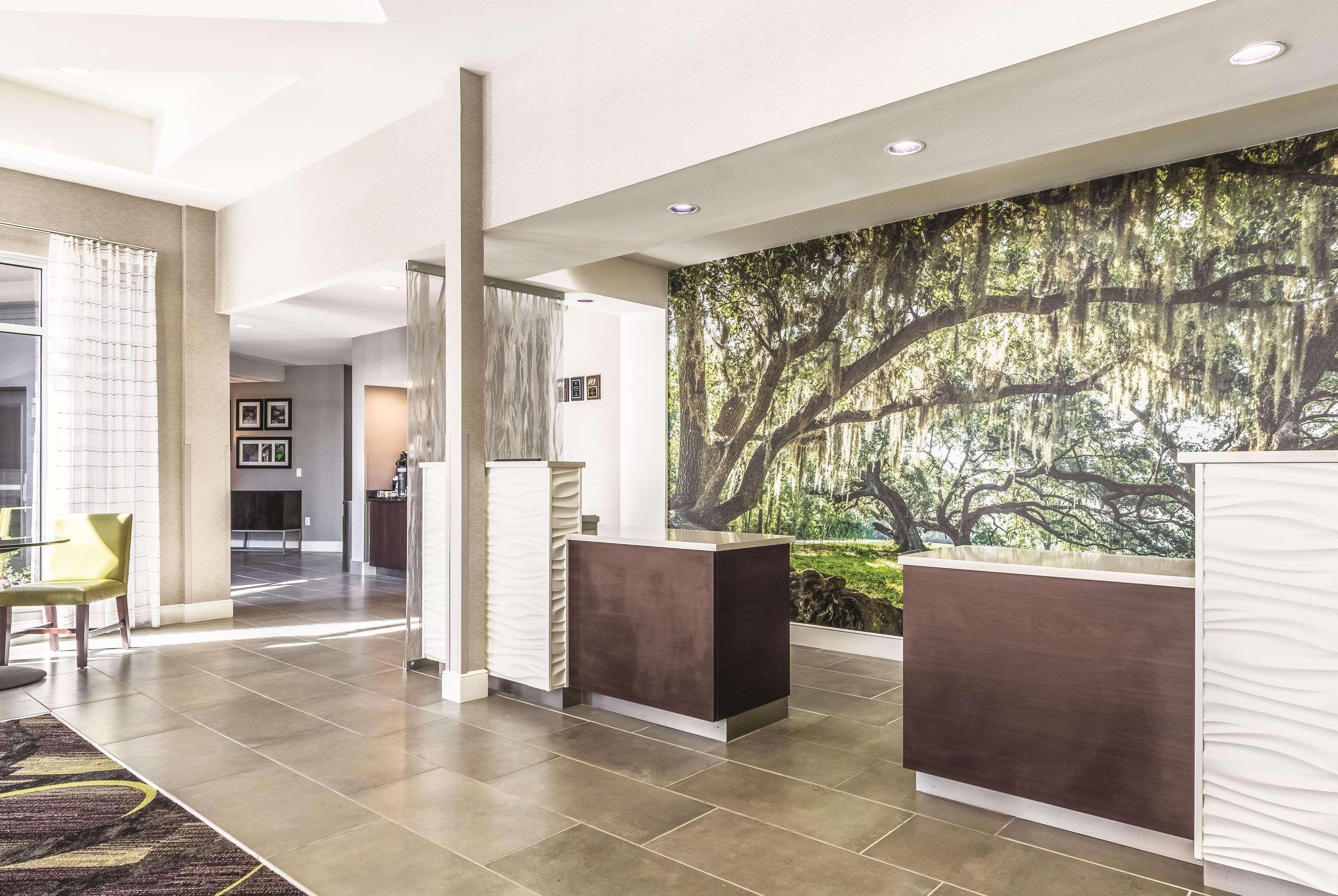 La Quinta By Wyndham Alexandria Airport Hotell Eksteriør bilde