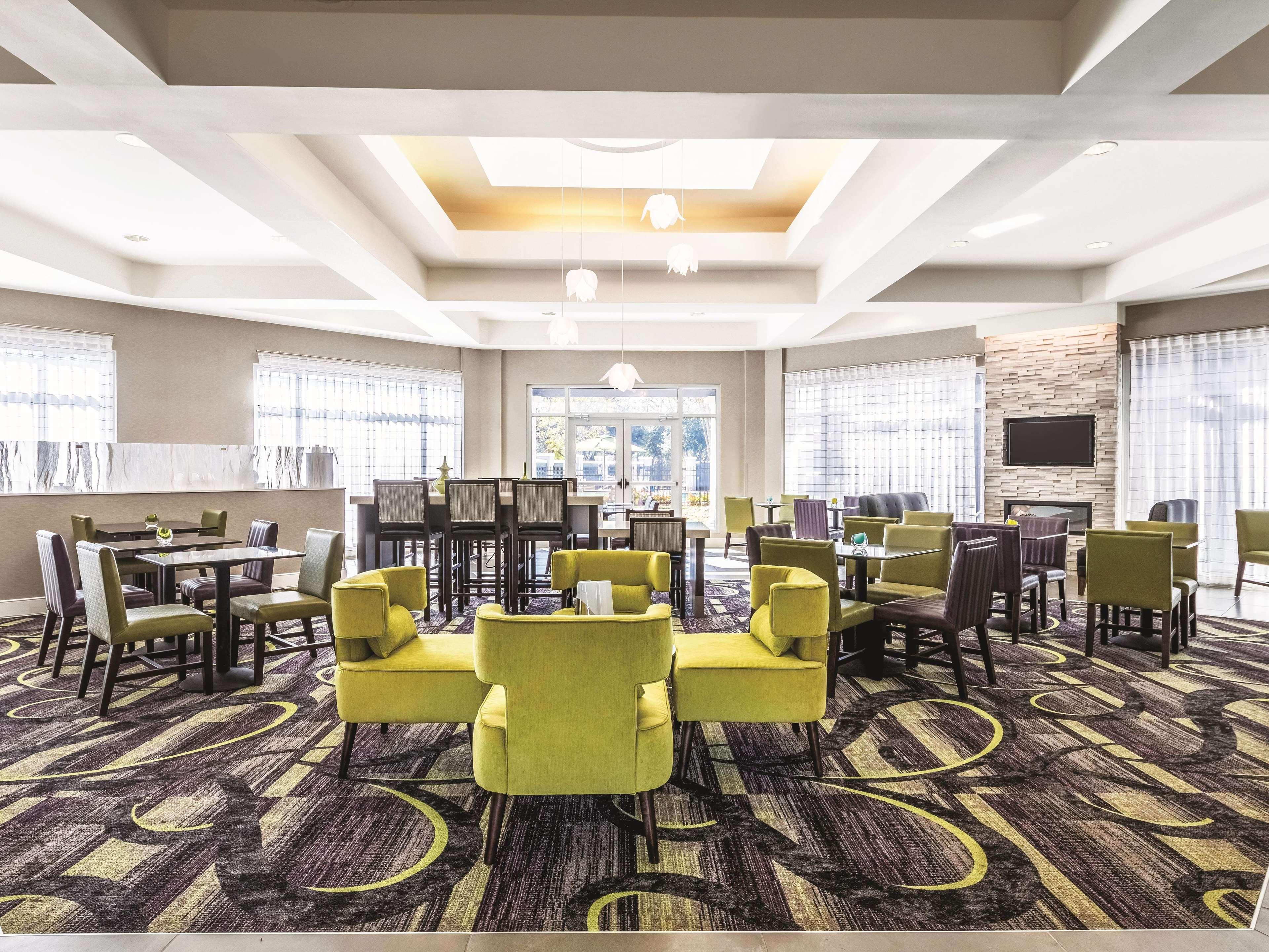 La Quinta By Wyndham Alexandria Airport Hotell Eksteriør bilde