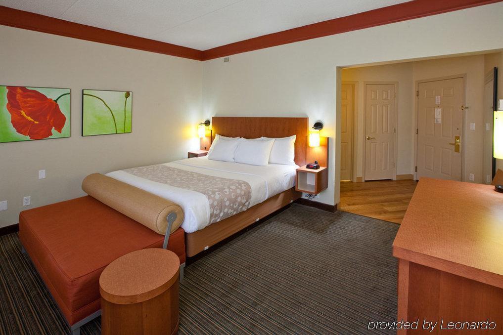 La Quinta By Wyndham Alexandria Airport Hotell Eksteriør bilde