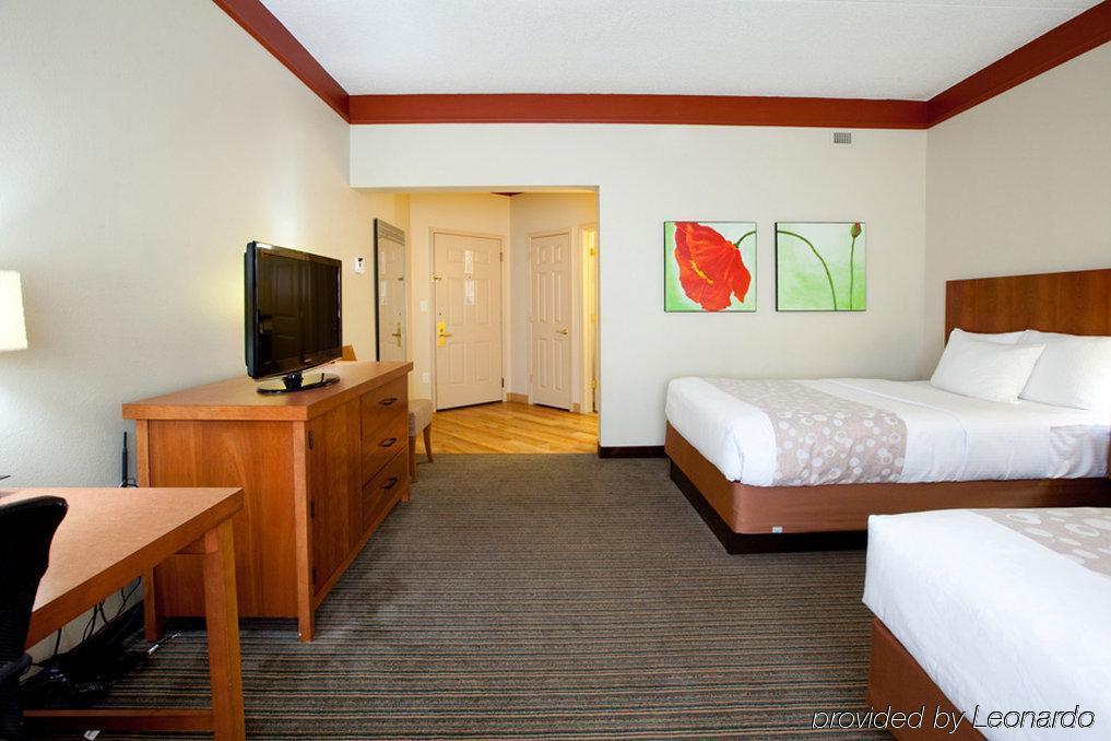 La Quinta By Wyndham Alexandria Airport Hotell Eksteriør bilde