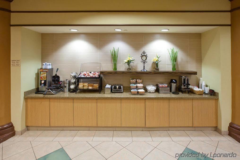 La Quinta By Wyndham Alexandria Airport Hotell Eksteriør bilde