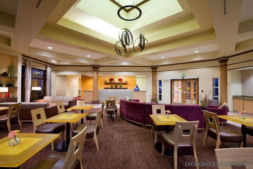 La Quinta By Wyndham Alexandria Airport Hotell Eksteriør bilde