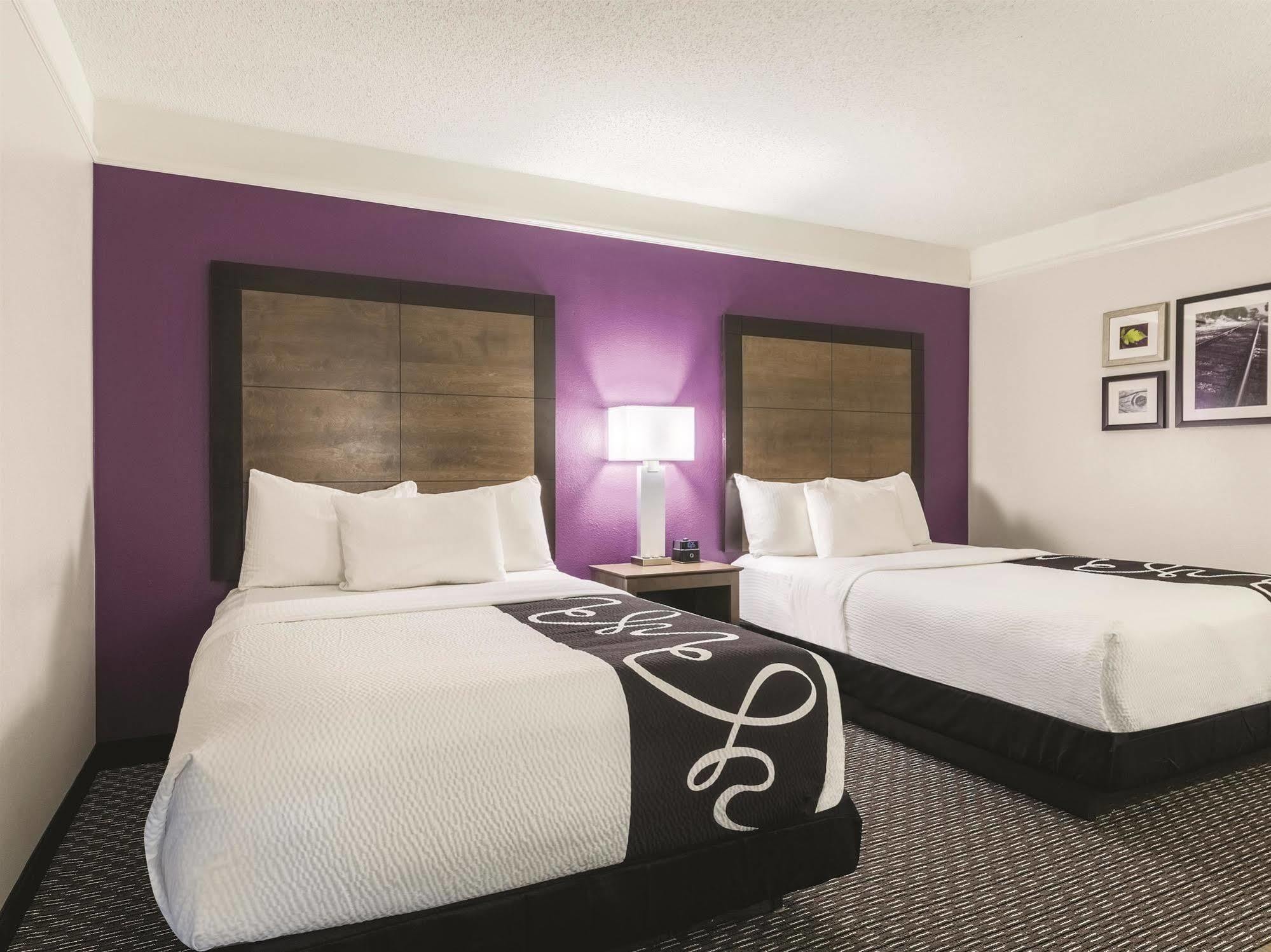 La Quinta By Wyndham Alexandria Airport Hotell Eksteriør bilde