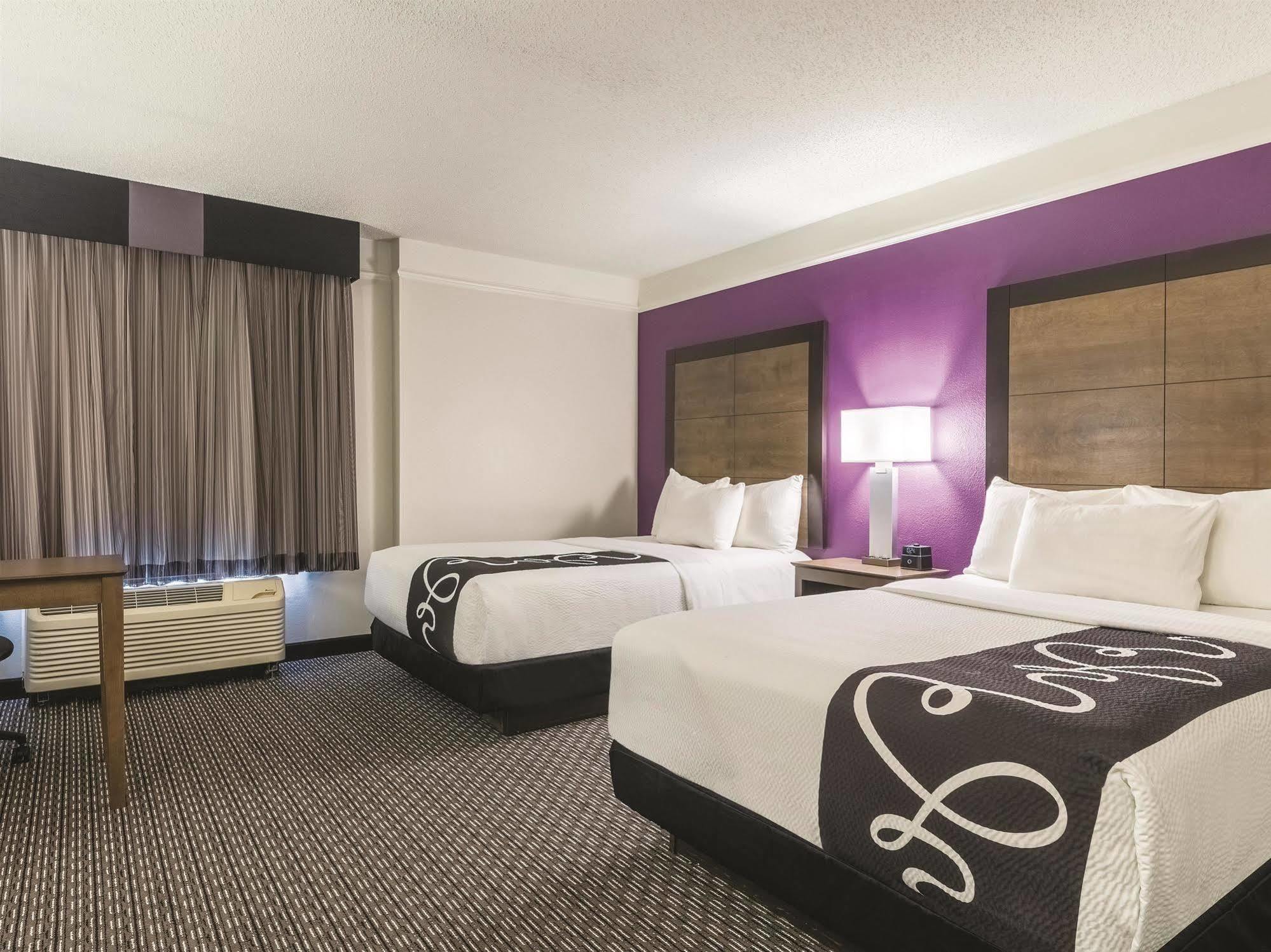 La Quinta By Wyndham Alexandria Airport Hotell Eksteriør bilde